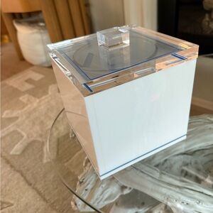 Hollywood Regency Clear Acrylic ice bucket